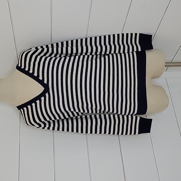 Vineyard Vines Sweaters - Vineyard Vines wirh cashmere small blue and white stripe v neck sweater